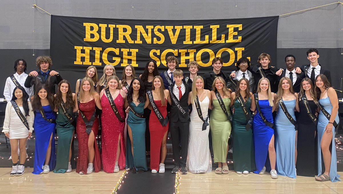 Congrats to all homecoming participants!  Girls tennis well represented:
Miley, Ella, Sid, Izzi on homecoming court. 
Avery Krumwiede as homecoming royalty!!!! 
#TENNIS