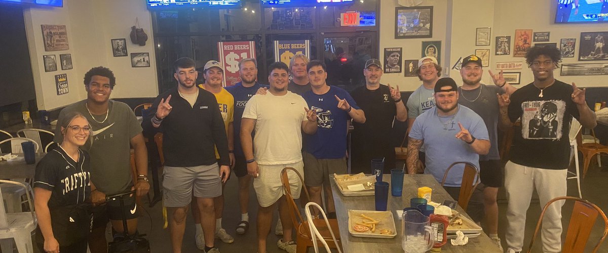 JuicyJOHNSON_11's tweet photo. Thank you for an amazing meal @thecraftydog89 Courtesy of the UNK D-Line https://t.co/amE3Kt3Ttn