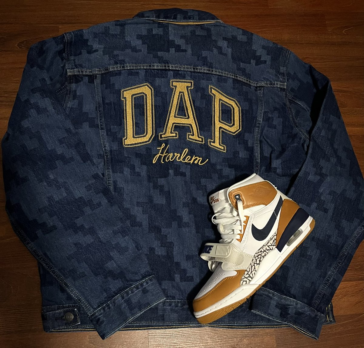 ham4114's tweet image. Dap &amp;amp; Don on deck 4 the fall ✊🏾
Gap has a crazy sale on some Dap pieces. One time for @karidaniels for dropping that link 🫡 #Dapperdan #DonC #GAP #denim #fall #match #sneakermatch #melsmatchup #killercombo