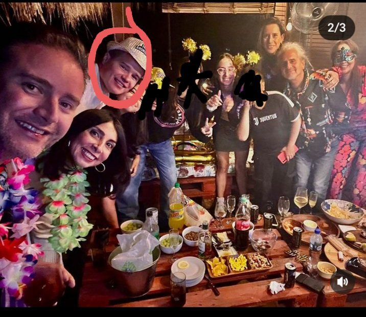 BotCheckerCL's tweet photo. Con estas juntas queda claro lo que mueve a Davor Gjuranovic @dondavor a hacer apologías y lavado de imagen del dictador en la parada militar, lo que nos debería preocupar es que lo haga en un evento oficial y en el canal de todos @TVN 

Más vivito ahí @vidalvocero https://t.co/qljGryt0RW