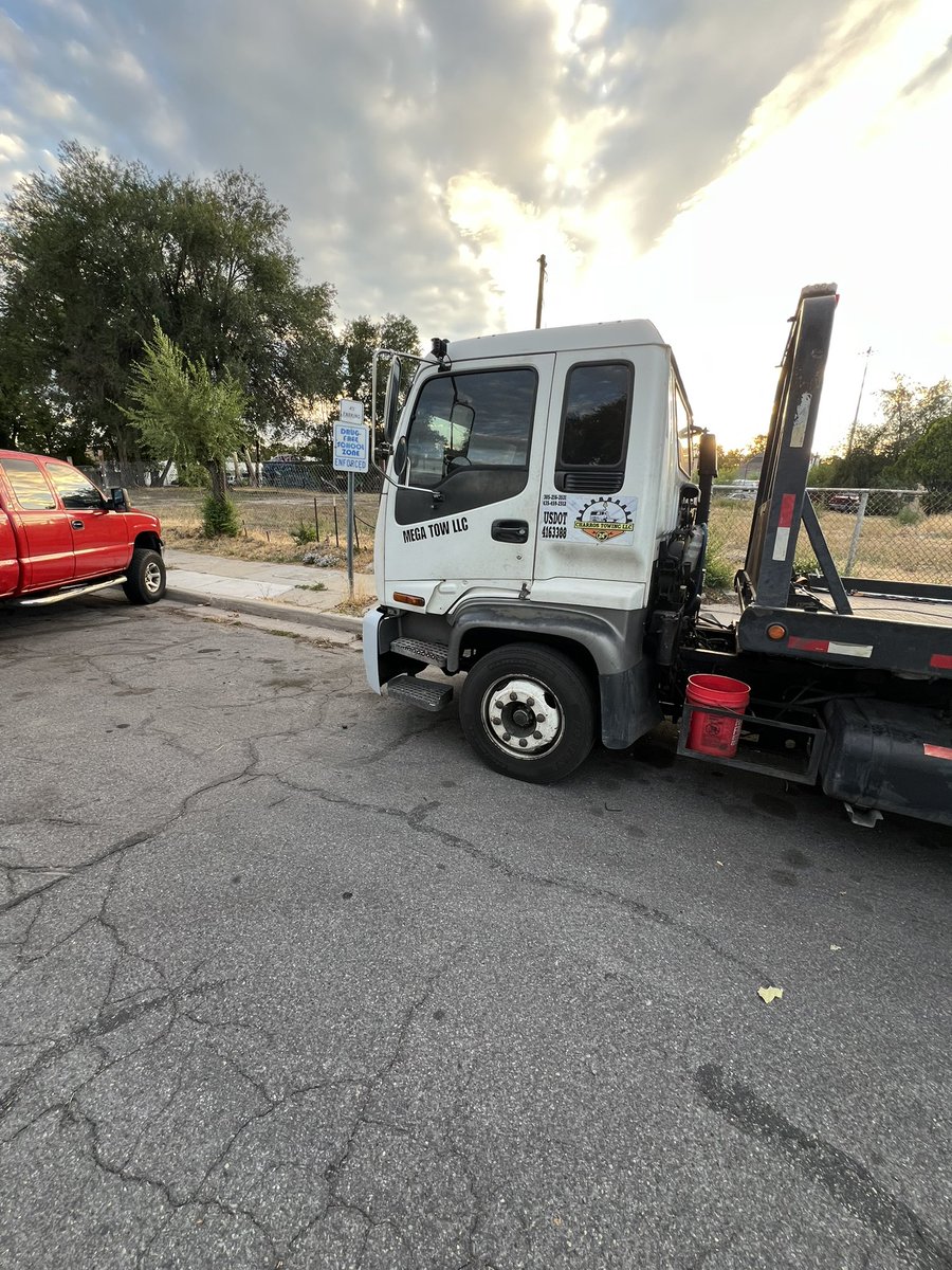 vReneNelson's tweet photo. @slcpd  so just curious. Are these signs just for fun?  This guy has parked here,  not at 45°, every game night if not more all season. No wonder @SaltLakeBees are headed out of town. He's at the corner of major and Harrison if you're bored. https://t.co/oVkhkwZOST