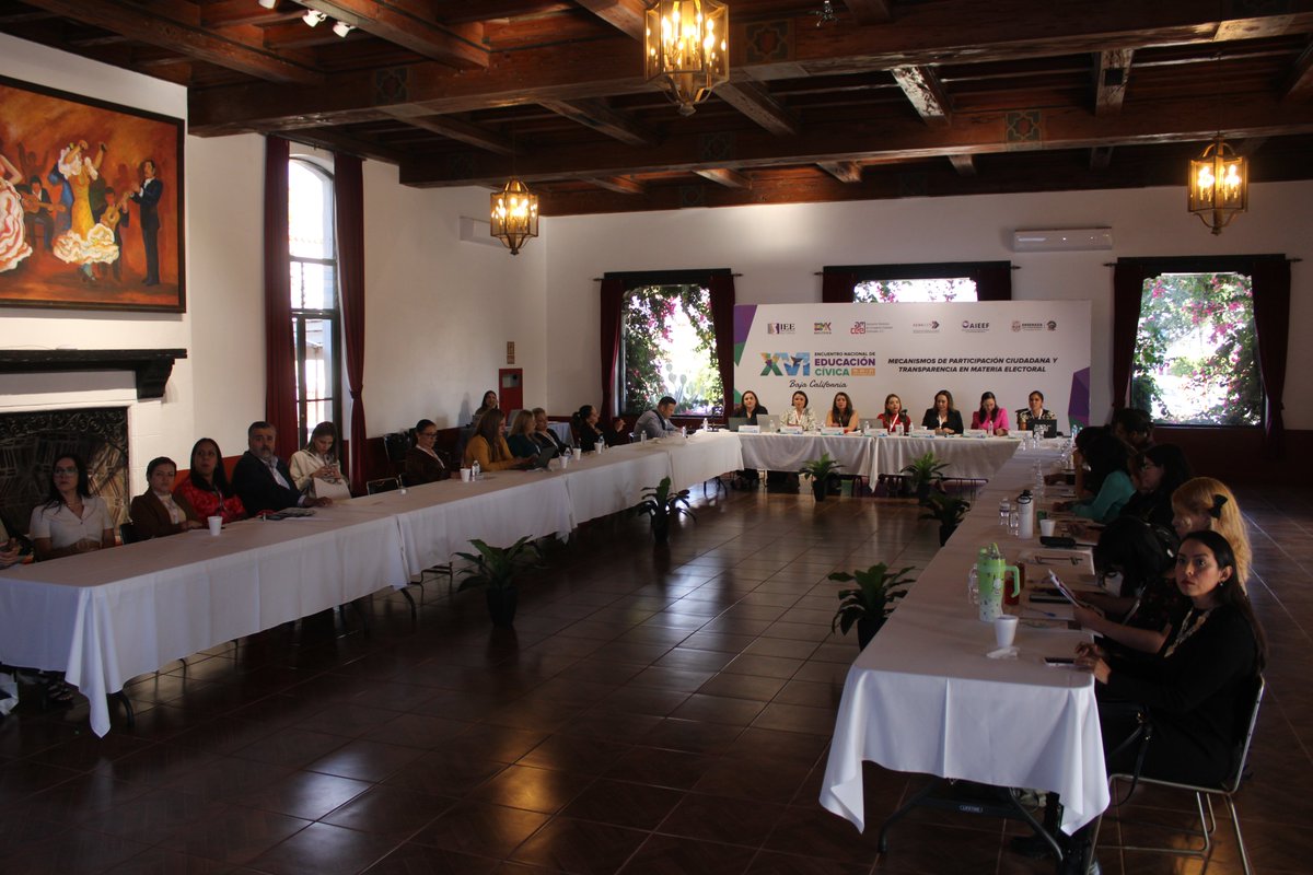 #AMCEE, presente en la #ENEC2024 con la mesa de trabajo “Monitoreo de medios en los procesos electorales locales” 🙋‍♀️📺🔍 

Participaron las consejeras electorales <a href="/FrydaLicano/">Fryda Licano</a>, <a href="/verajuarezf/">Vera Juárez Figueroa</a>, <a href="/SusanaRivasV/">Susana Rivas</a>, <a href="/Mai_C/">Maisie Lorena Contreras</a>, <a href="/LuciaPerazaTre/">Lucía Peraza</a>, <a href="/ClaudiaAVargasB/">Claudia Alejandra Vargas B.</a> y <a href="/SofiaMartinezDC/">Sofia Mtz de Castro</a>