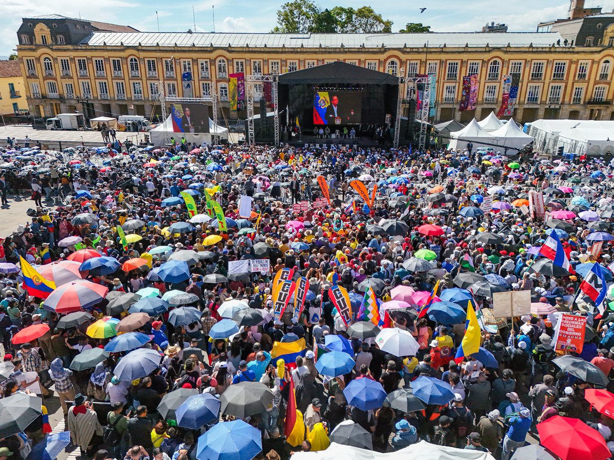 HenyProgresista's tweet image. A las cloacas toca cogerlas así 
#LaCloacaEsRCN