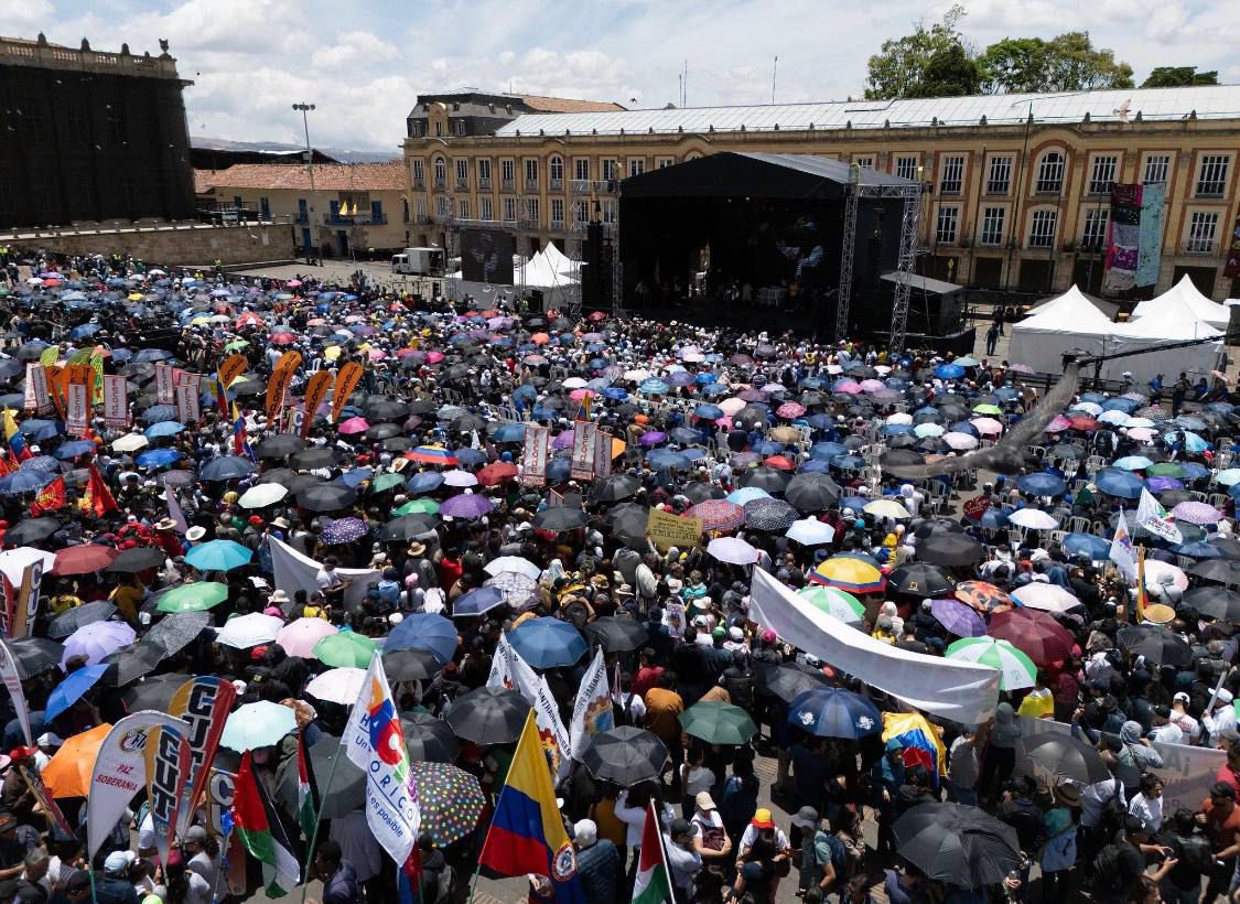 HenyProgresista's tweet image. A las cloacas toca cogerlas así 
#LaCloacaEsRCN