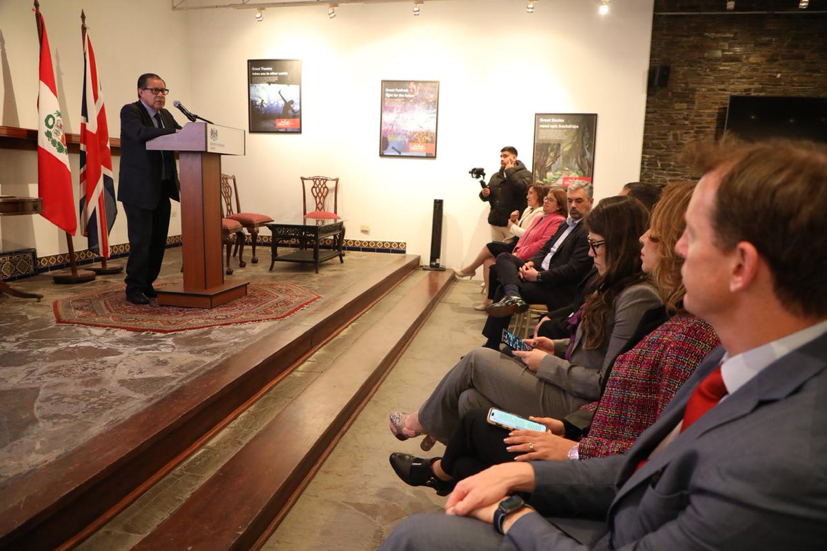 En representación del ministro <a href="/cvasquezsanchez/">César Vásquez 🇵🇪</a>, el viceministro Herberth Cuba participó en el Primer foro de salud digital en el Perú organizado por AstraZeneca y la Embajada del Reino Unido.

Durante su intervención, el viceministro Cuba destacó la firma de un convenio piloto