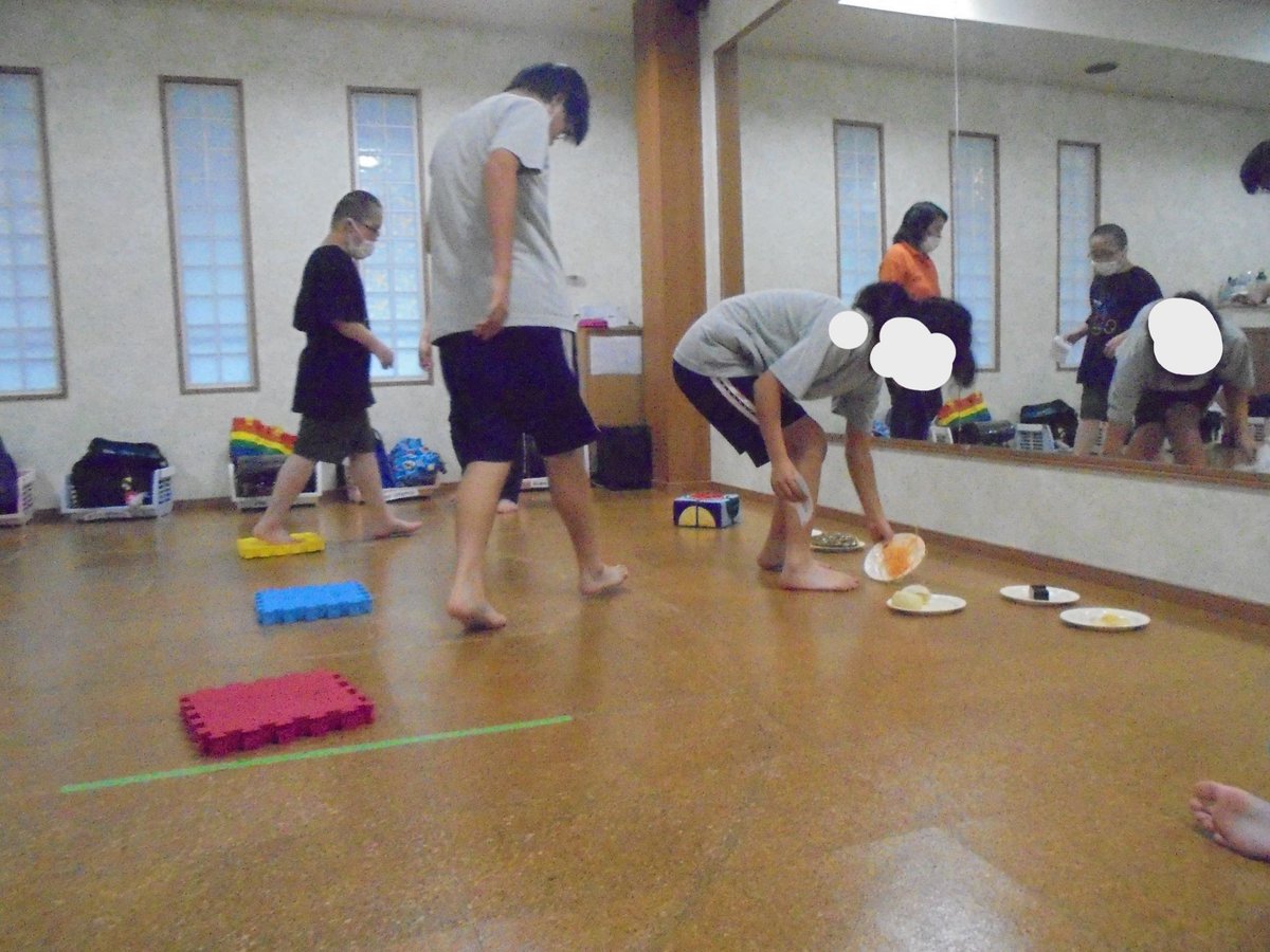 maruta215's tweet photo. 皆さん、こんにちは！
今回は前回に引き続き「借り物競争」の様子をお伝えします‼
子どもたちは品物を落とさずにバランス良く運ぶことができました😄
#放課後等デイサービス
#運動
#療育
#競争
#バランス
#神奈川
#横浜
#港北区
#神奈川区
#緑区 https://t.co/ihxU9Cv8u3