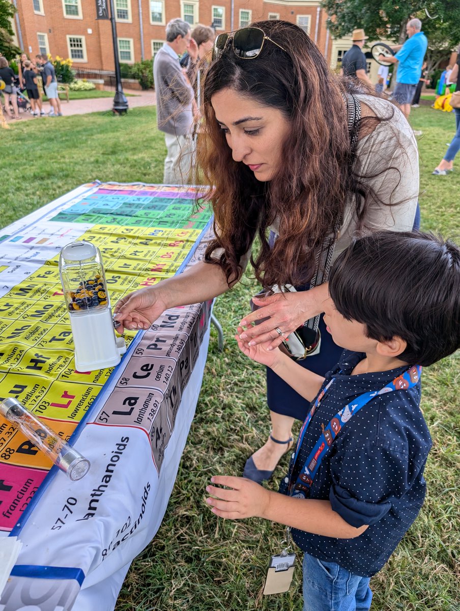 New and old friends of all ages stopped by the Chemistry department site at Homecoming and had a blast with hands-on experiments led by Chemistry faculty, staff and especially @acs_wfu.