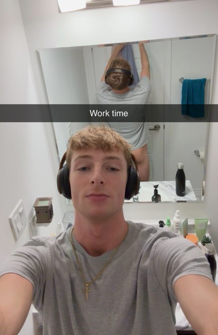 Repost if you want to be my coworker ? https://t.co/FfqsZNJBoU