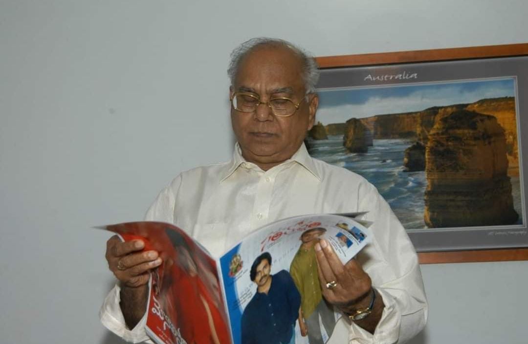 santoshamsuresh's tweet photo. Remembering the Legendary Actor #AkkineniNageswaraRao Garu on his Birth Anniversary.💐  

అక్కినేని నాగేశ్వర రావు..✨

He Truly Lives On Forever in our hearts. ❤️

#CelebratingANR100 #BirthAnniversary  #LegendaryActor 
#ANR100
#ANRLivesOn 
#RememberingANR #ANR https://t.co/4ZeHbx9vRb