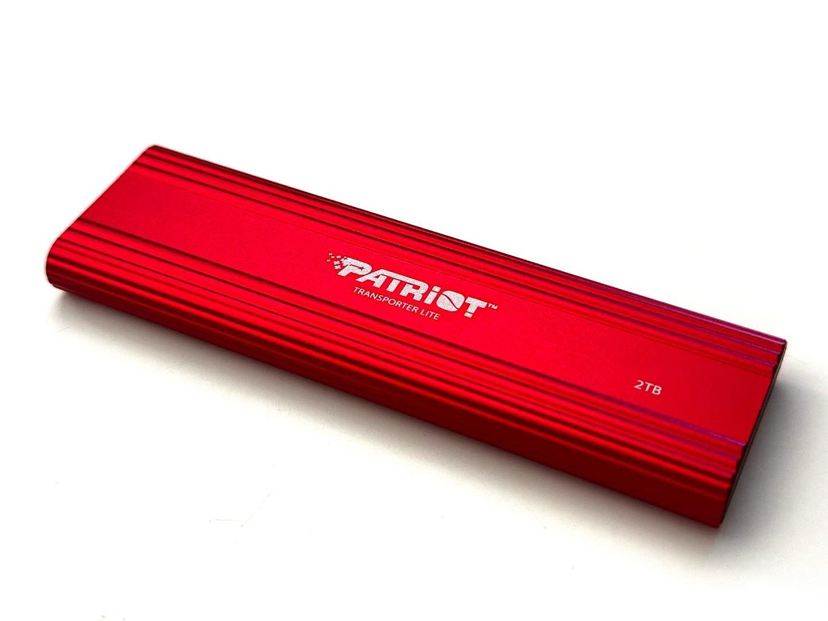 funkykit's tweet image. Patriot Transporter and Transporter Lite 2TB External SSD 👍 For all your storage needs while on the go! 🏃‍♂️ Fast read/write speeds of 1000MB/sec 💨 @patriot_viper 

#patriotviper #patriotmemory #usbdrive #externalssd #transporter #funkykit

🛒 Buy Transporter: