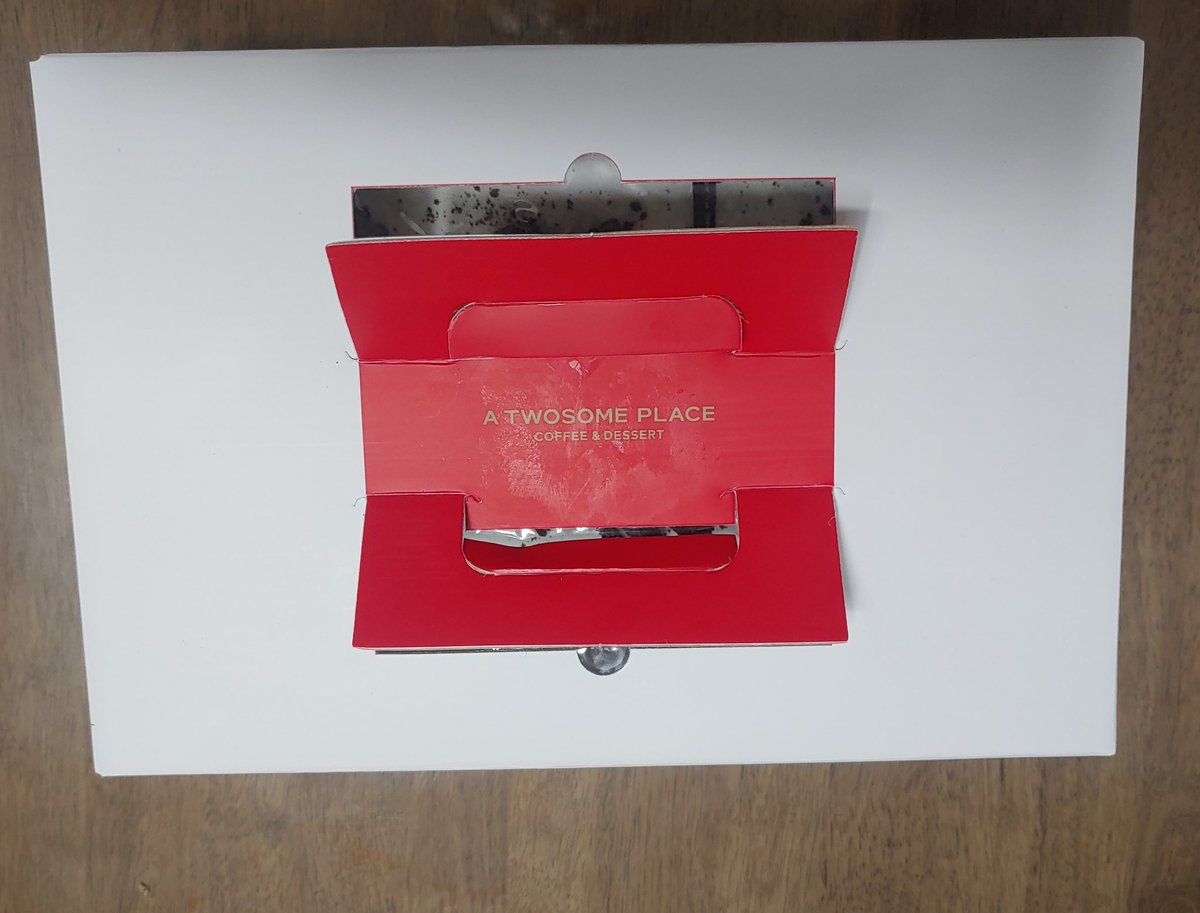 Bds_VegetaShop's tweet image. 어제 #투썸플레이스 가서 #발로소득 쿠폰으로 교환해온 파티팩 아이스박스 개봉박두!!(두둥!