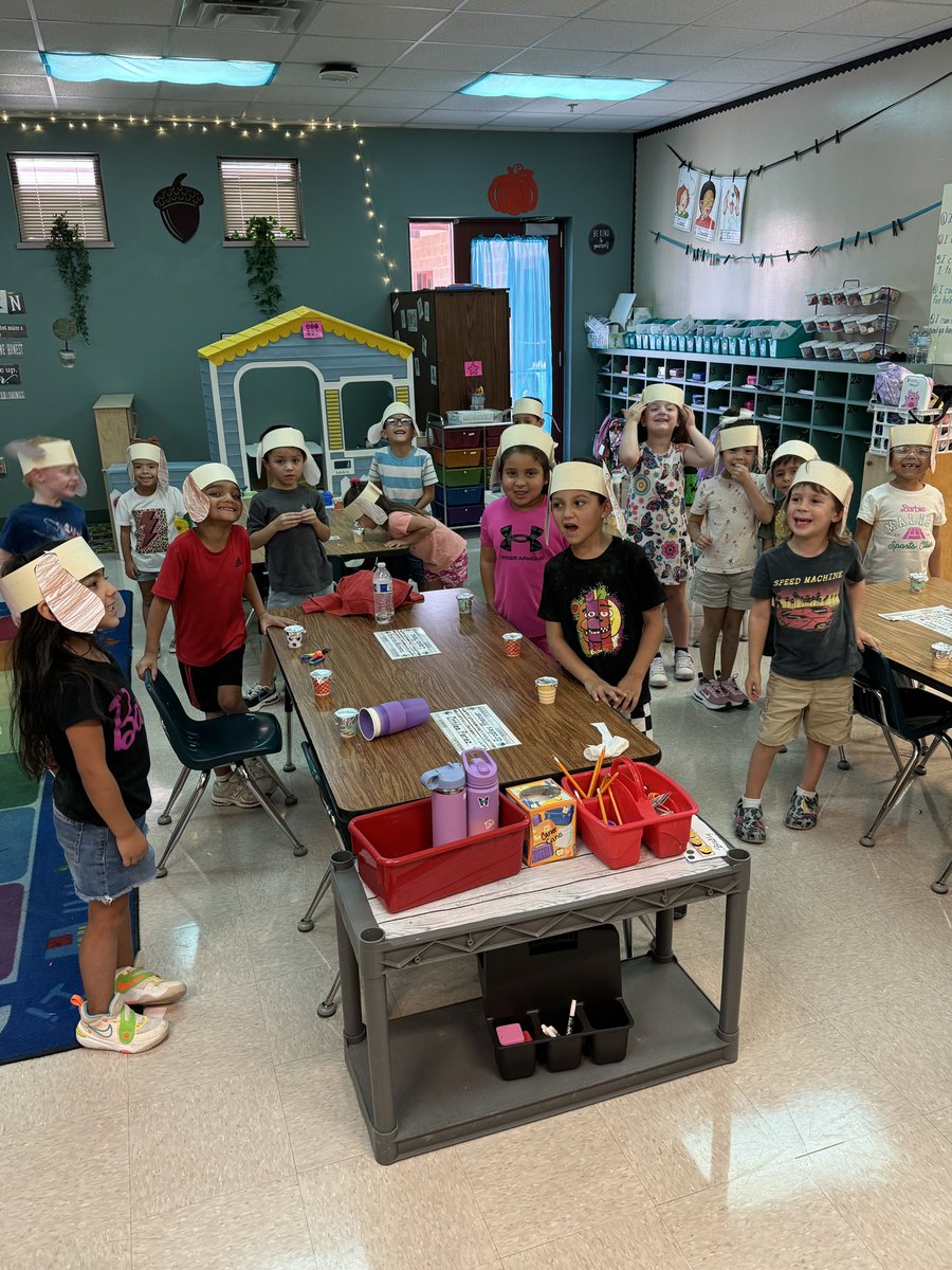 I’m loving being back in Kinder! All my little “ Golly(s)” using their sense of smell to predict what was in the cup. #iteachk #theneisdway