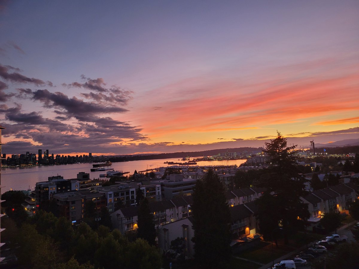 GOOD NIGHT WORLD 🌎 
North Vancouver BC Canada.Strange cloud formations this evening.
Sunset, 10 minutes ago.