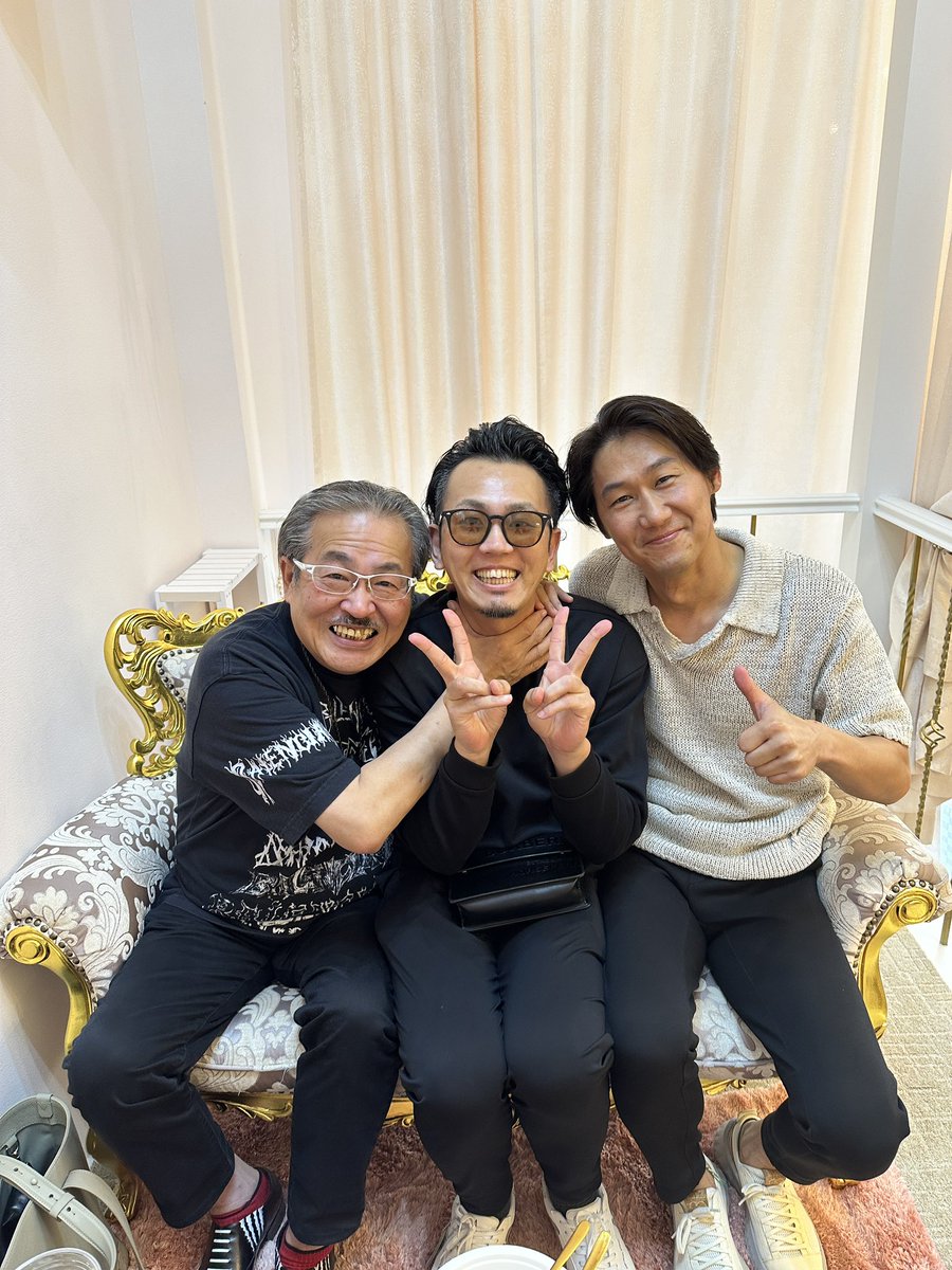 revolabo_kego's tweet image. 岩井さんとの思い出がありすぎる。
吉本くーん西日本(関西)の支部長引き受けてよーって言われてからどんどん仲良くさせていただいて、虎ファミが好きな岩井さんが喜ぶことだけを考えてきた支部運営でした。
昨日夢に出てきてくれてありがとう！

ご冥福をお祈りいたします。