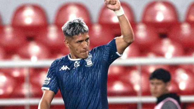 Echeverría y Alarcón presenciaron la clasificación de Huracán ante Talleres en la Copa Argentina: Huracán, club que contó con la titularidad de los volantes chilenos Rodrigo Echeverría y Williams Alarcón, consiguió imponerse por 0-1 en su visita a… dlvr.it/TDSHYh
