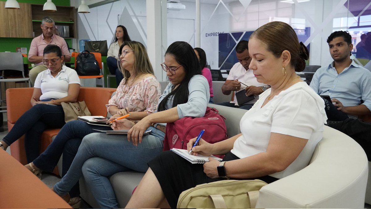 riperuiz's tweet photo. Friends Energy! best way after 10 yrs to shift from #Entrepreneurship to #Innovation field.✅️
//
Más que colegas, amigos que compartimos una misma energía !
La prospectiva 2035 de emprendimiento e innovación en la región esta en buenas manos @Atlanticonnect_ https://t.co/4EaYay2FZU