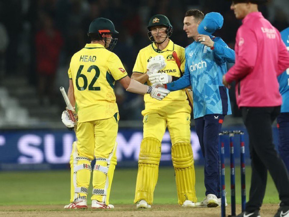ShreyaAradhya's tweet photo. #ENGVSAUS 1stODI:#TravisHead you beautyyy!!He struck a career-best 154 unbeaten!!As #Ausis thrashed #England by 7wickets.Winning the toss & electing to bat first,Eng set a target of 315 in 50overs,thanks to #Adamzampa & #labuschangne for their incredible bowling attack, Aus 317/3 https://t.co/hn1qnu0hTf