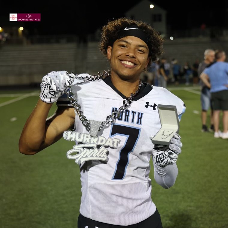 BIG GAME CHAIN = <a href="/TingelhoffJett/">jett tingelhoff</a> 🥶

Tingelhoff had three TDs in Elkhorn North’s 42-7 win over Gretna. 

#nebpreps | Presented by <a href="/Borsheims/">Borsheims</a>