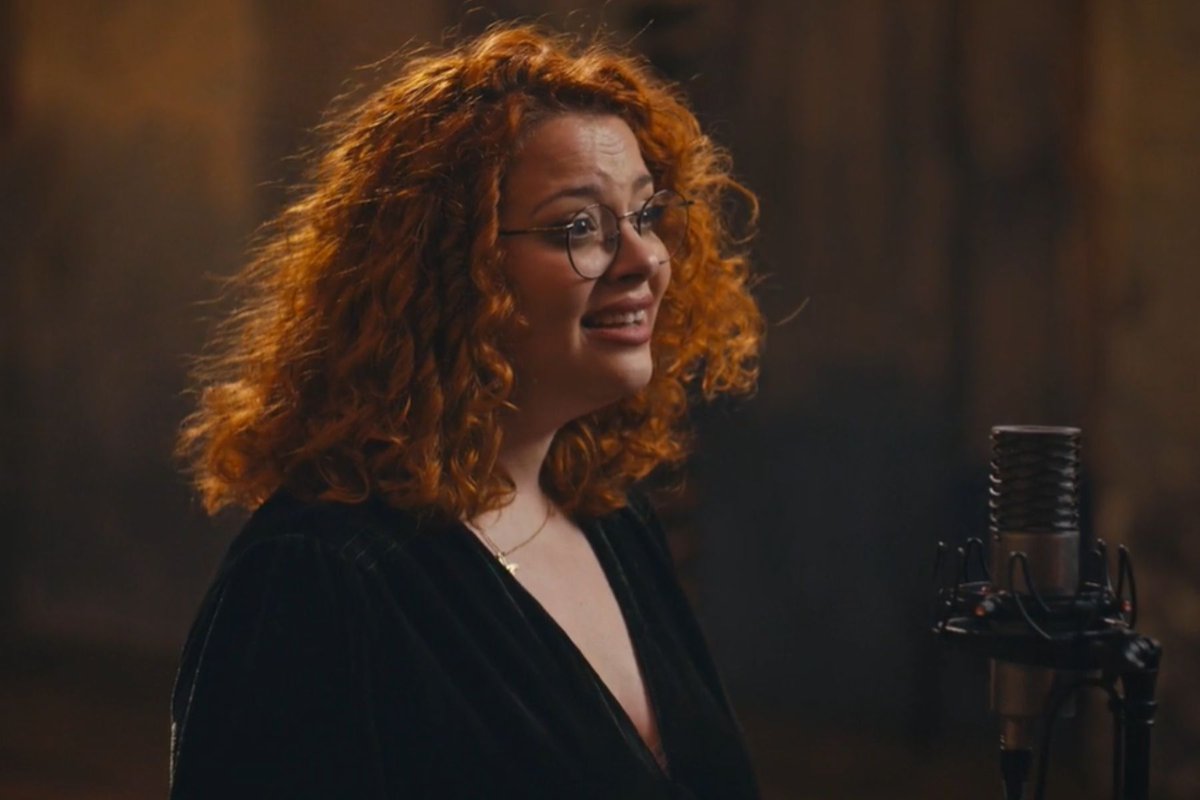 Exclusive: Carrie Hope Fletcher performs “Home” from Beetlejuice whatsonstage.com/news/carrie-ho…