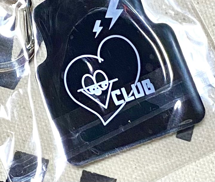 tkouro's tweet image. あと、キーホルダーの裏にゲバゲバ90分のキャラみたいのがおる(古)
令和の時代に何これ😶
#熊本ヴォルターズ 
#vclub