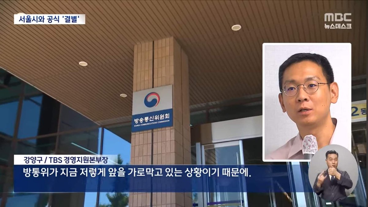 이봉렬 기자

진중권과 함께 조국흑서를 썼던 강양구가 TBS에 가서 한자리 하고 있었나 보네.
경영지원본부장…

능력보단 유명세가 먹고 사는 데는 더 요긴하게 쓰이는 시대가 된 건 분명한 것 같아.
그래서 다들 유명해지려고 여기저기 얼굴 비치며 돼먹지도 않은 이야기를 지껄이는 거지.

시간이