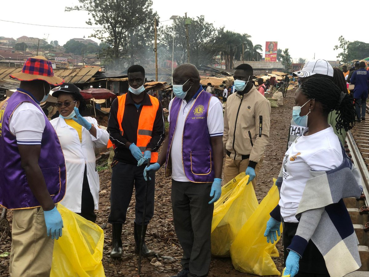 MukLeos's tweet photo. Today the Leo's of Kira host in partnership with the Lions club of Kira host (sponsoring Lion's) and Namugongo division has carried out a community cleanup at kireka Farmers market. https://t.co/LIasnStal4