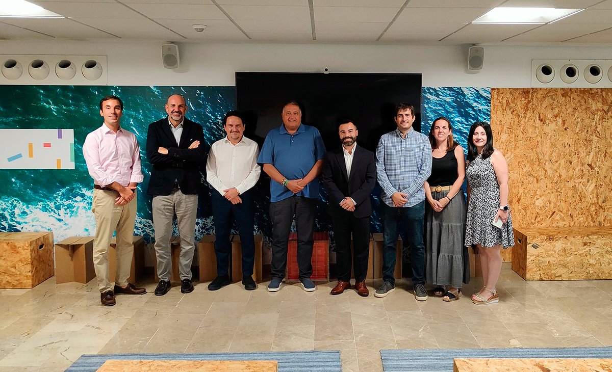 FValenciaport's tweet photo. 📍 Ayer tuvo lugar en nuestras instalaciones la reunión de arranque del proyecto #TRAMA, 'Optimisation of the TRAffic Management and infrastructure capacity in the port of Valencia', una iniciativa destinada a optimizar la gestión del tráfico en el Puerto de Valencia y su hinterland. 🚢  🌎 

La iniciativa potenciará las plataformas digitales, utilizando las #nuevastecnologías y la #innovación, para mejorar la capacidad de las infraestructuras y servicios de #transporte, al tiempo que promoverá la integración modal.   ��� 🚂 🚚 

Descubre los detalles 👉 https://t.co/m8ZmXgrvG8

#Puertos #Valenciaport #Multimodal #Tecnologías #Logística #LogísticaPortuaria #PuertodeValencia