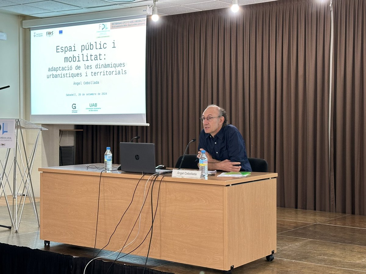 Aj_Sabadell's tweet photo. #ARA ➡️ Inauguració del 5è Fòrum de Democràcia Local, impulsat conjuntament amb la @favsbd 

📍Casal Pere Quart 

La jornada inclou 🗣️ ponències interessants i tallers participatius per reflexionar sobre els espais públics compartits 🏙️🧑‍🤝‍🧑  

#Sabadell #Participació #FDL https://t.co/NkqcMRqsvL