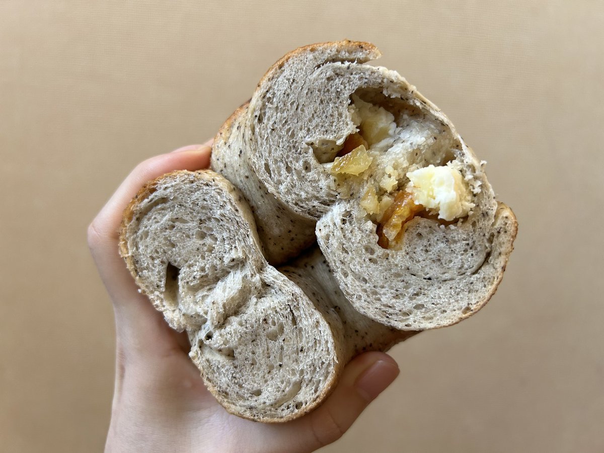 diet_me12's tweet photo. 第6弾 アールグレイオレンジレモンクリームチーズ
上品な“アールグレイ生地”に“W柑橘系”…“マンダリンオレンジ”“レモンピール”のいい香り…🍊🍋
柑橘系大好き人間には堪らん🙈
#PANGEL!
#PANGEL
#パングル
#広島
#ベーグル通販
#ベーグル記録 https://t.co/D9bVbh3UI2