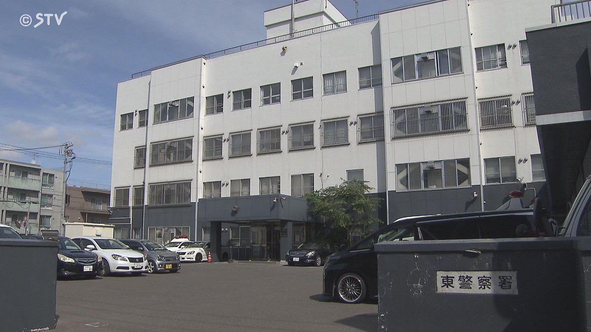 livedoornews's tweet photo. 【押収】凶器は“ゴボウ”、妻を殴った72歳男を逮捕 「脅そうと思って」 
https://t.co/aKAoACXs4W

男は自宅で同居する妻の肩を、数本が束になったゴボウを使って殴打した疑いが持たれている。台所に置かれた花瓶の後片付けをめぐって口論になったという。警察は現場からゴボウを押収した。 https://t.co/qMQ6FCeUH4