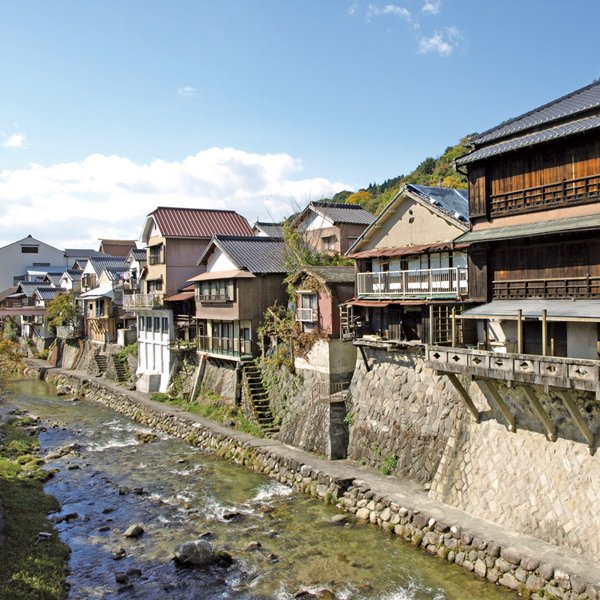 AichiNow_en's tweet photo. The town of #Asuke is almost unchanged since the Edo period and sells distinct Japanese merch and trinkets perfect for souvenirs or decorations🛍️ https://t.co/fkYu6EsmqK It has seen a boom in cafes, making for relaxing stops along your journey through the townscape🏠🚶♂️ #AichiNow https://t.co/Aq8D9EWL6m