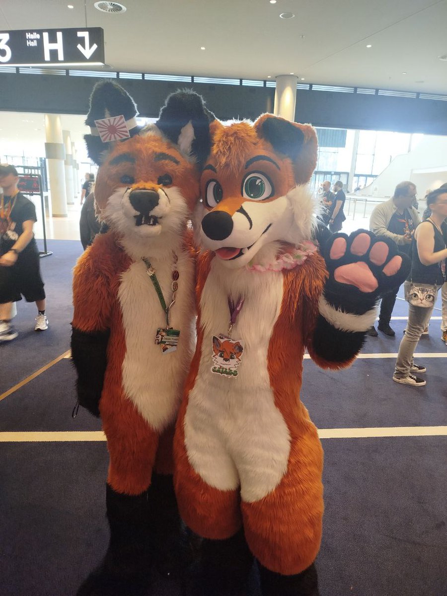 🦊Zawako Yonshi🎆 (@zyonshi) on Twitter photo Found another Fox at the <a href="/eurofurence/">Eurofurence</a>
Happy #FursuitFriday everyone
🦊🦊🦊🦊🦊🦊🦊🦊🦊🦊
📷 dennes0
#furryfandom #fox #fursuit #fursuits #furry #furries #fursuit #foxfriday Found another Fox at the <a href="/eurofurence/">Eurofurence</a>
Happy #FursuitFriday everyone
🦊🦊🦊🦊🦊🦊🦊🦊🦊🦊
📷 dennes0
#furryfandom #fox #fursuit #fursuits #furry #furries #fursuit #foxfriday