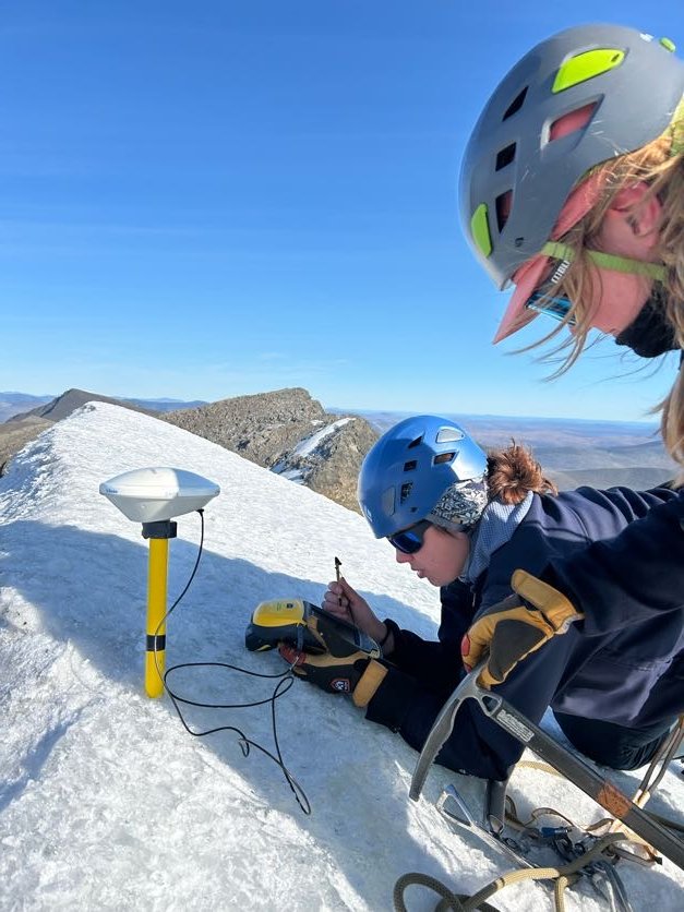 Melaine Le Roy (@subfossilguy) on Twitter photo Summer 2024 has been really tough for glaciers in Lapland! 😱🔥
Kebnekaise ice cap has lost 3.3 m and is now only 2089.9m high!
Absurd loss given the high elevation!
Sydtoppen was 2118m in 1996 and became lower than Nordtoppen in 2019.
bolin.su.se/data/tarfala-s…
<a href="/NKirchnerSthlm/">Nina Kirchner</a> Summer 2024 has been really tough for glaciers in Lapland! 😱🔥
Kebnekaise ice cap has lost 3.3 m and is now only 2089.9m high!
Absurd loss given the high elevation!
Sydtoppen was 2118m in 1996 and became lower than Nordtoppen in 2019.
bolin.su.se/data/tarfala-s…
<a href="/NKirchnerSthlm/">Nina Kirchner</a>