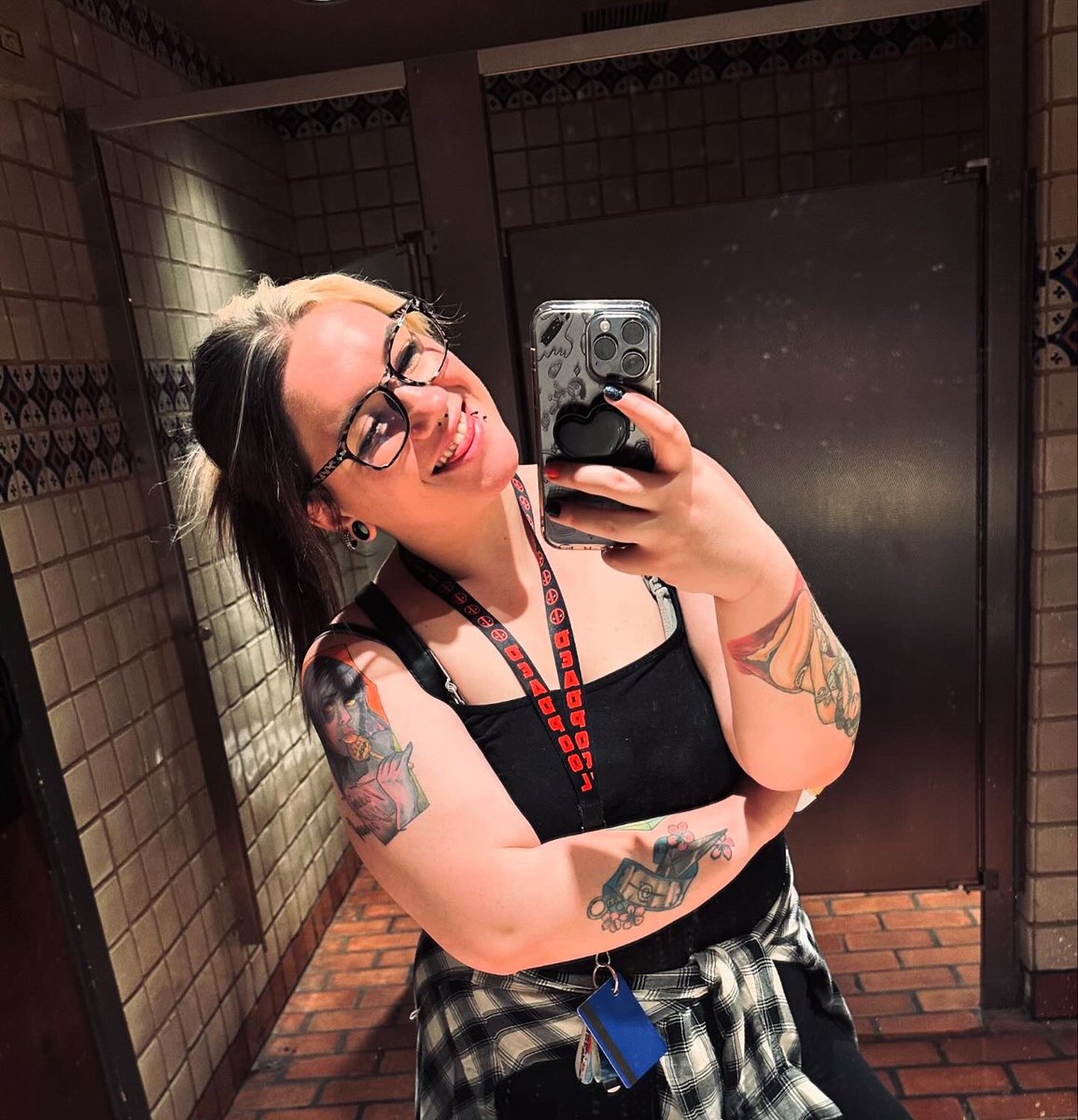 DarthSamii's tweet image. So tired of it being hot 🙃