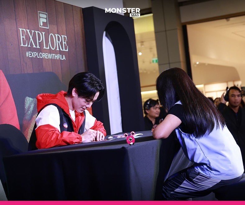 FILA จัดกิจกรรม “Fansign and Meet &amp; Greet Event with Friend of FILA THAILAND War Wanarat” ชวนแฟนๆ ร่วมค้นหาลุคแฟชั่นที่ใช่ ในสไตล์ตัวเอง กับหนุ่ม “วอร์-วนรัตน์ รัศมีรัตน์” Friend of FILA คนใหม่ #monstermag #warwanarat