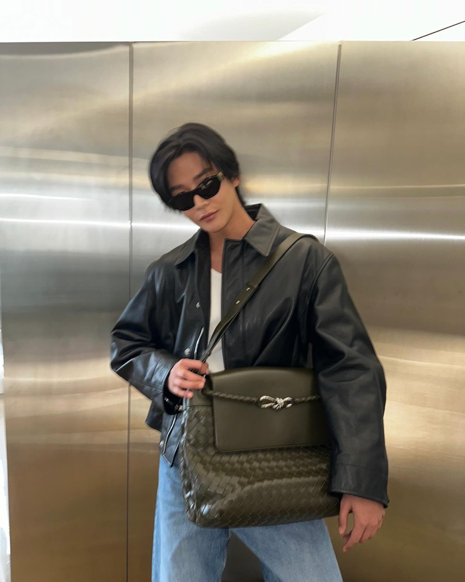 ROWOON_TH's tweet photo. 240920 [IG] 📷 ewsbdi update #ROWOONxBOTTEGAVENETA

"I can’t wait!!!💚 #BOTTEGAVENETA #보테가베네타"
หนุ่ม BOTTEGAVENETA มาอัพไอจีค่า มอชิซอโยสุดๆเลย!!!

#로운 #ROWOON #ロウン #โรอุน https://t.co/nZAjJUoLL7