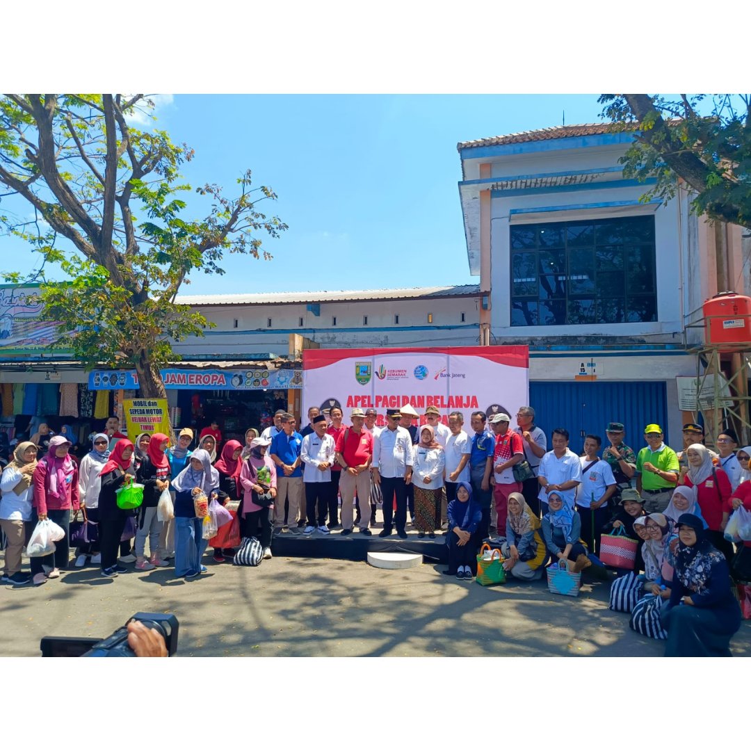 CapilKebumen's tweet photo. ASN Disdukcapil Kabupaten Kebumen Turut Ramaikan Gerakan ASN Belanja Bersama Bupati di Pasar Rakyat Kutowinangun
#DukcapilGoDigital
#DukcapilMelayaniMasyarakat
#DukcapilBISA
#DukcapilPRIMA
#DisdukcapilKebumen
#Kebumen
#GISA
#BISA
Sumber : https://t.co/YyVBZwb4Xn https://t.co/08dSd3mMvH