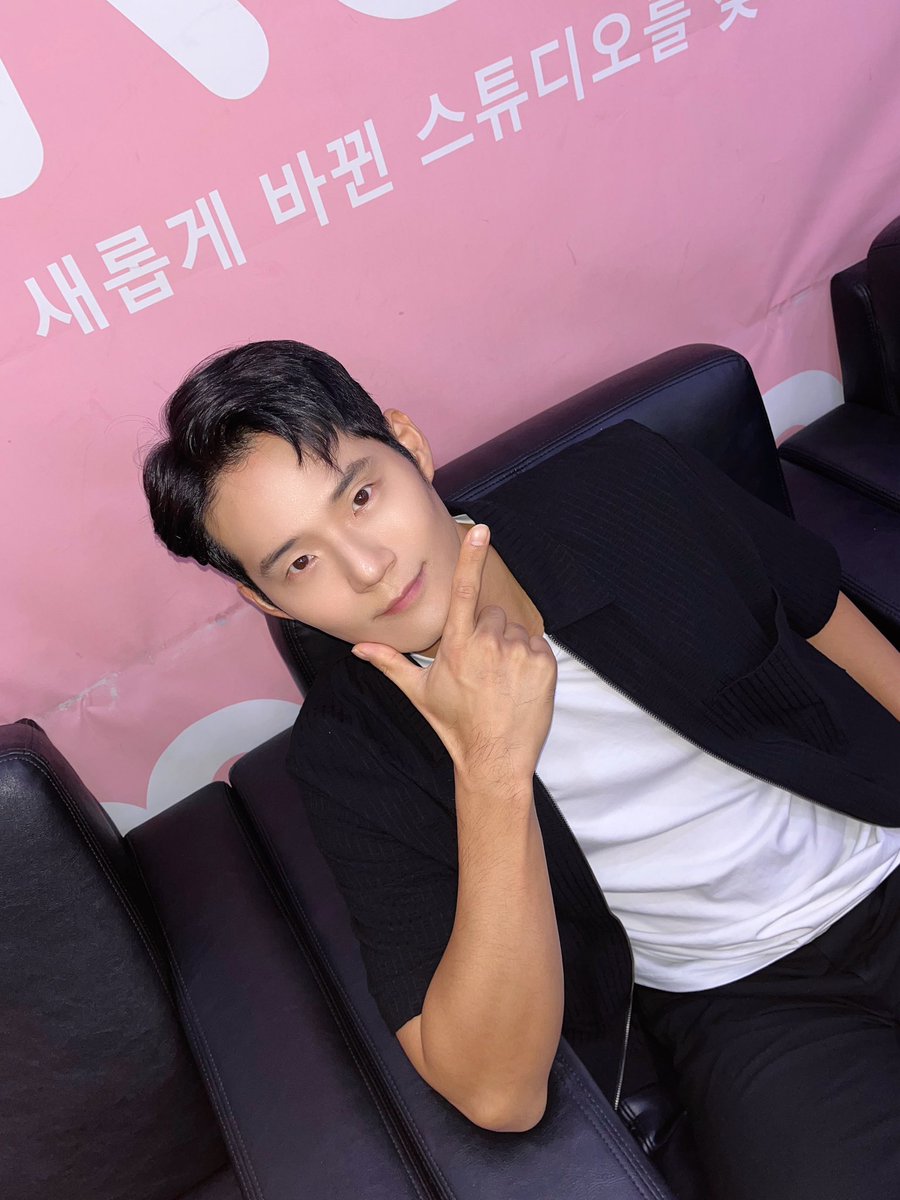 지금 바로 생방으로 만나는거야🔥

시카고와 킹키부츠의 주역
팜트리즈 #정선아 #서경수가 
#이은지 의 #가요광장 에 뜬다🏝️

📻 KBS Cool FM 89.1 MHz
📆 2024.09.20 (금) 13시

한 낮의 비타민 충전!
보이는 라디오로 만나요🙌🏻

#JeongSunAh #SEOKYUNGSU