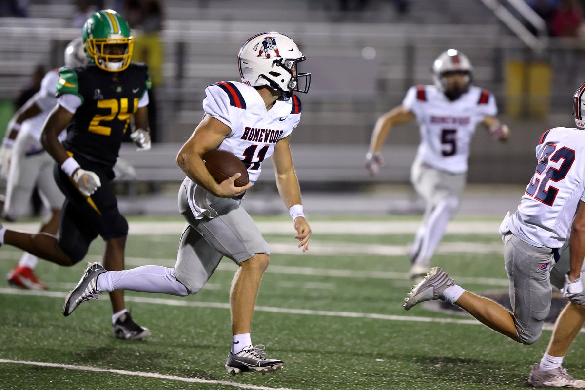 Homewood continues to blast opponents, beating Jackson-Olin 52-0 on Thursday night.

Story from <a href="/SteveIrvine04/">Steve Irvine</a>:  thehomewoodstar.com/sports/homewoo…