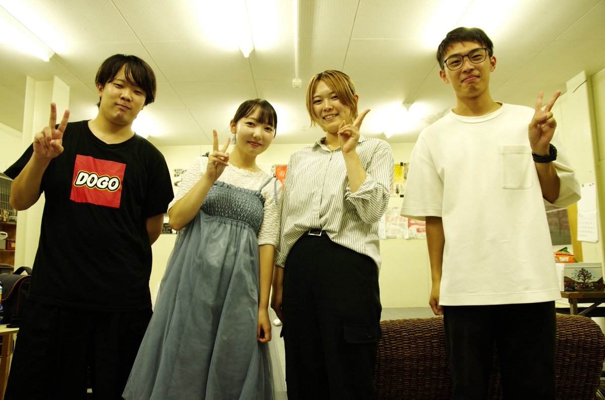 kochi_enken3's tweet photo. 昨日、工科大演劇同好会『ドラタイ』さんとの公開合同交流会を行いました。
@dramatictime 
急な企画でしたが、一般のお客様にもご来場いただき、とっても賑やかな会になりました！

ドラタイさんとともに高知の演劇を盛り上げて行きます！ぜひご注目ください！

ドラタイさんありがとうございました！ https://t.co/qAWO51KCNN