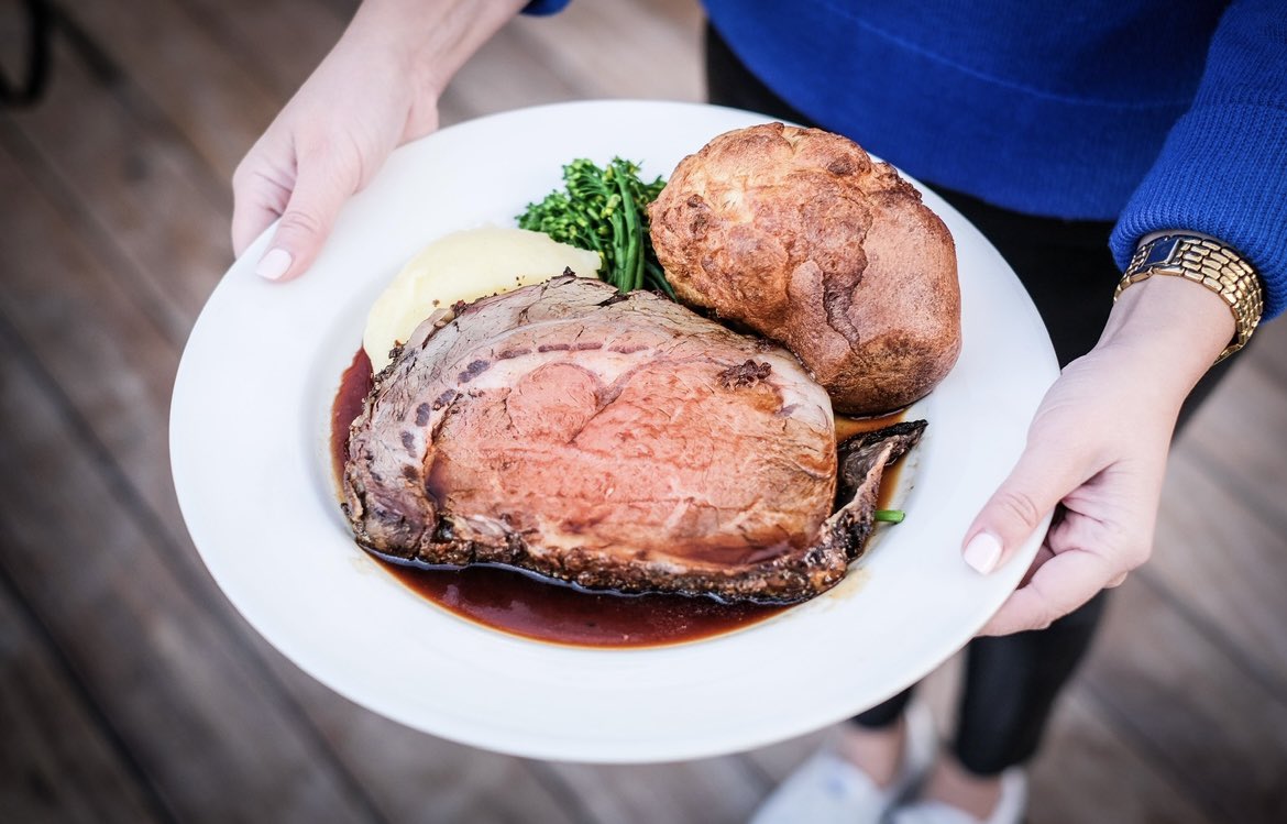 Join us this Sunday for our mouthwatering prime rib dinner! It’s the perfect way to treat yourself and unwind before the week ahead. Make your reservations now!