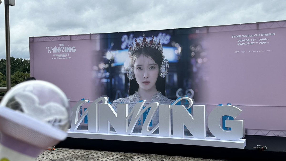 babiejieun's tweet image. the scale is CRAZY 🙀

IU’s HEREH encore concert will definitely be one for the history books