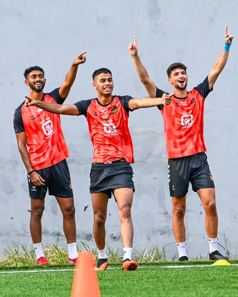 InterKashi's tweet photo. This Trio! ☺️🧡

#HarHarKashi #Kashi #UttarPradesh #IndianFootball #ileague #Sweden #AsifKhan #DavidHumanes #Friendship https://t.co/FTHOrUndrU