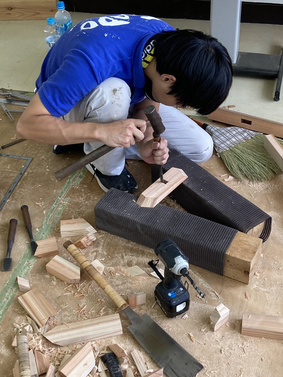 dakara_sado's tweet photo. 11月22日から開催される技能五輪全国大会。課題も発表され新潟県代表として出場予定の3名も本格的に連絡に励んでいます！ ガンバレー

#伝統文化と環境福祉の専門学校 #大工 #宮大工 #技能五輪 #建築大工 #sado #佐渡 #新潟 #専門学校 https://t.co/d6UH3U58z7