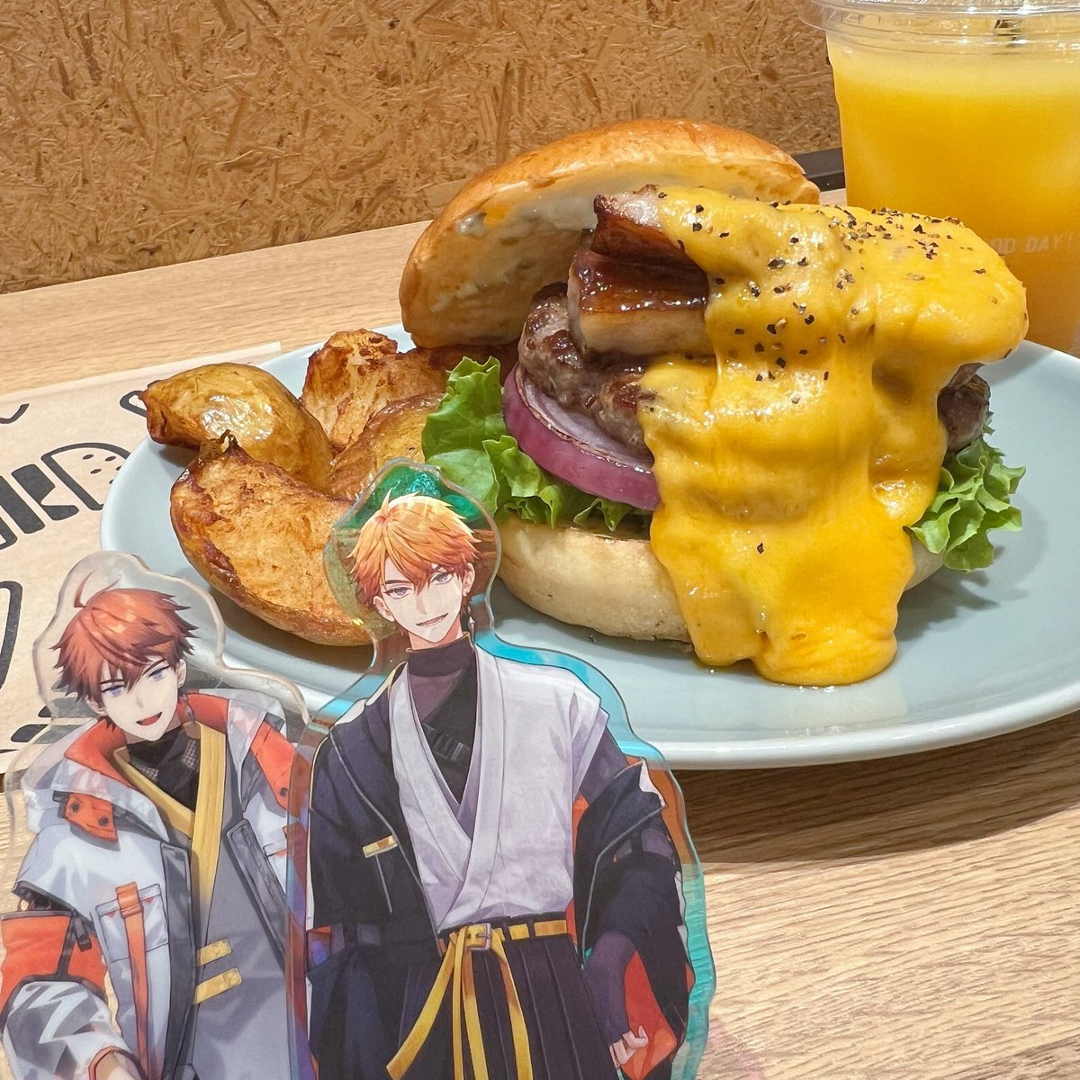 _kA3d3_'s tweet photo. #北見遊征 
きたみん、バーガーだよ！ https://t.co/inB9s68jpX