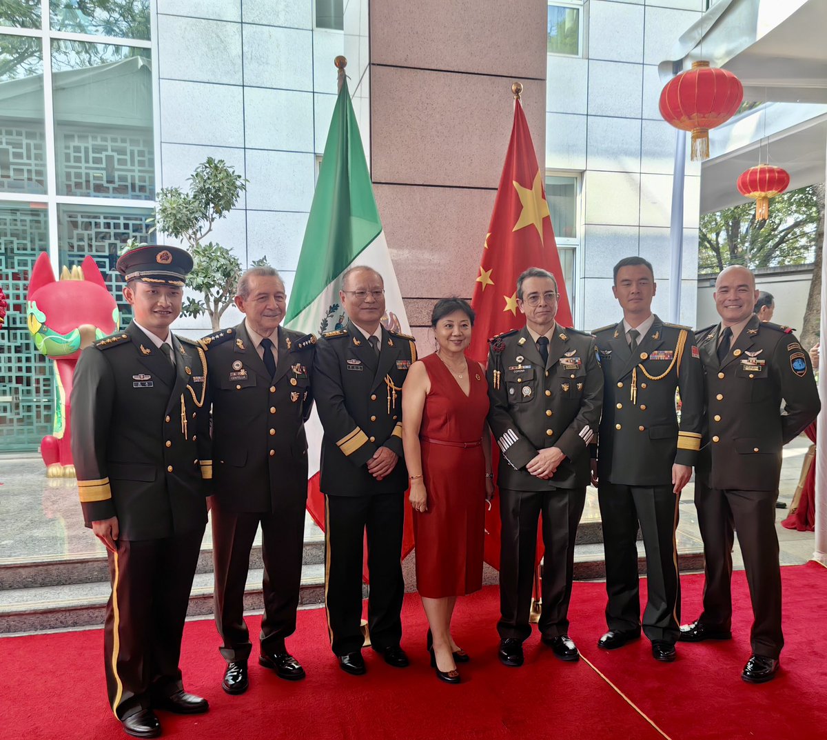 9月19日，和osmar、jahir、 参加中国驻墨西哥大使馆75周年国庆招待会，张润大使携夫人段燕妮邀请墨西哥政要以及各国外交使节出席。祝福祖国繁荣昌盛、富强；国泰民安🇨🇳🎉