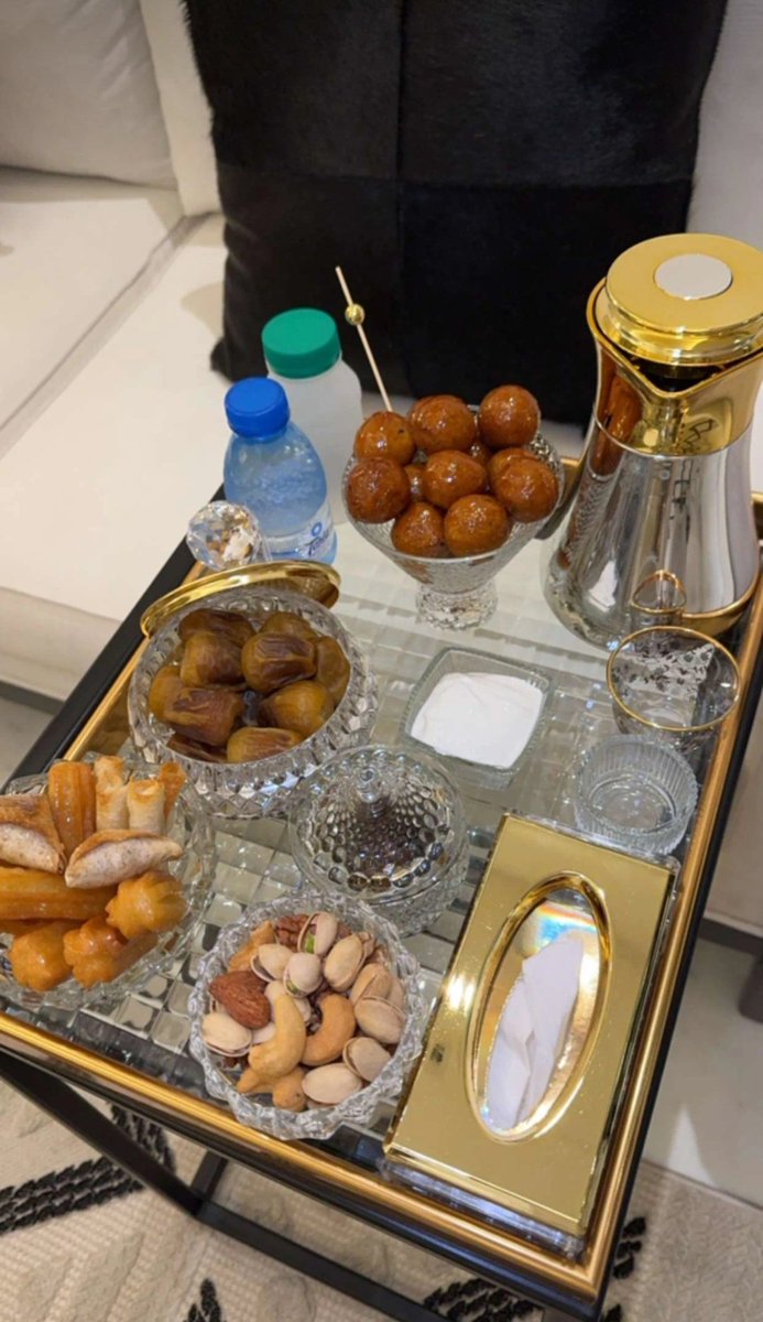 .

.

.

من الجميل أن تحاول تِغير من نفسك وشخصيتك للأحسن وتبعد عن أي حاجة سلبية، وتطور من طريقة تفكيرك ونظرتك للحياة، مو عشان تمثل انك شخص مثالي في عيون الناس، ولكن عشان توصل الى شعور الرضا عن نفسك وشخصيتك🌱💙.

#صباح_الخير ⛅️
#جمعه_مباركة
#اللهم_صل_وسلم_على_نبينا_محمد