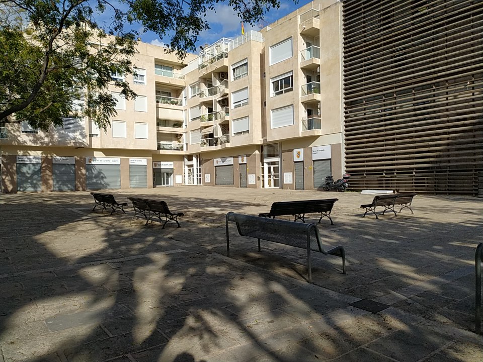 Al carrer Morlà <a href="/ajuntpalma/">Ajuntament de Palma</a> llevà el parc infantil per solucionar uns problemes però perquè no l'ha tornat instal·lar?
Son Espanyolet cada vegada més deixat per l'Ajuntament. <a href="/EspanyoletSon/">Son Espanyolet Residencial</a> <a href="/JaimeMartinez/">Jaime Martínez Llabrés</a>