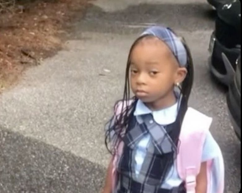 qtpack2's tweet image. Friends: let’s go to the store
Cashier:your total will be $20 
Friends:oh shit we left our money 
ME: