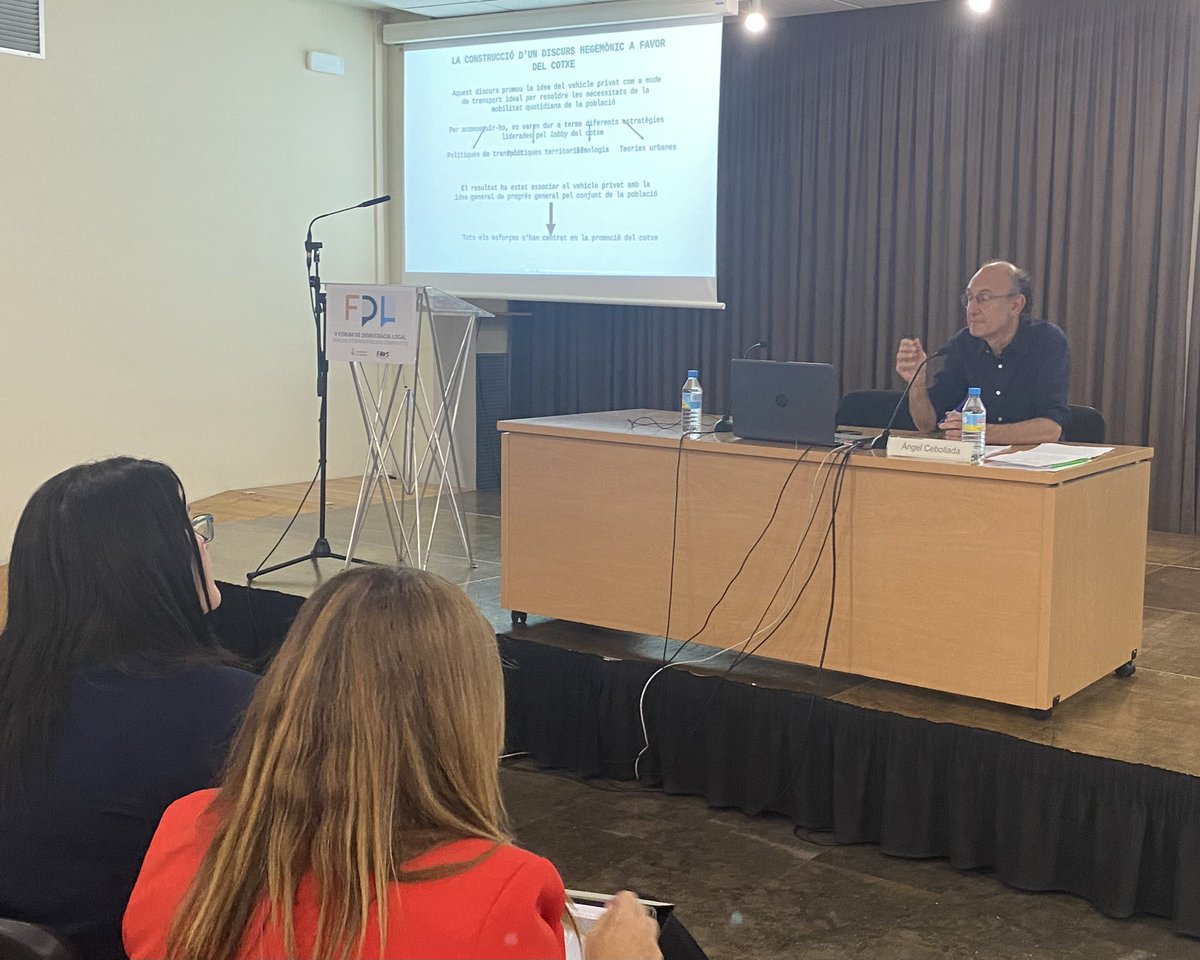 #ARA 🗣️ Ponència d’Àngel Cebollada, director del Departament de Geografia de la UAB, sobre espai públic i la mobilitat, de l’adaptació al creixement de les dinàmiques urbanístiques i territorials

<a href="/favsbd/">FAV Sabadell</a> #VFDLSBD24 #ParticipacióSbd #MobilityWeek #Sabadell